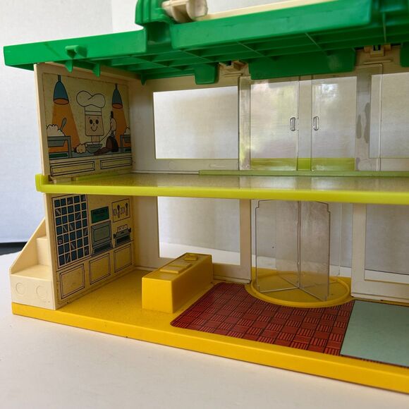 Vintage Playskool, Holiday Inn Playset. 1975 - Picture 6 of 11